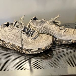 Nobull shoes like new size 9